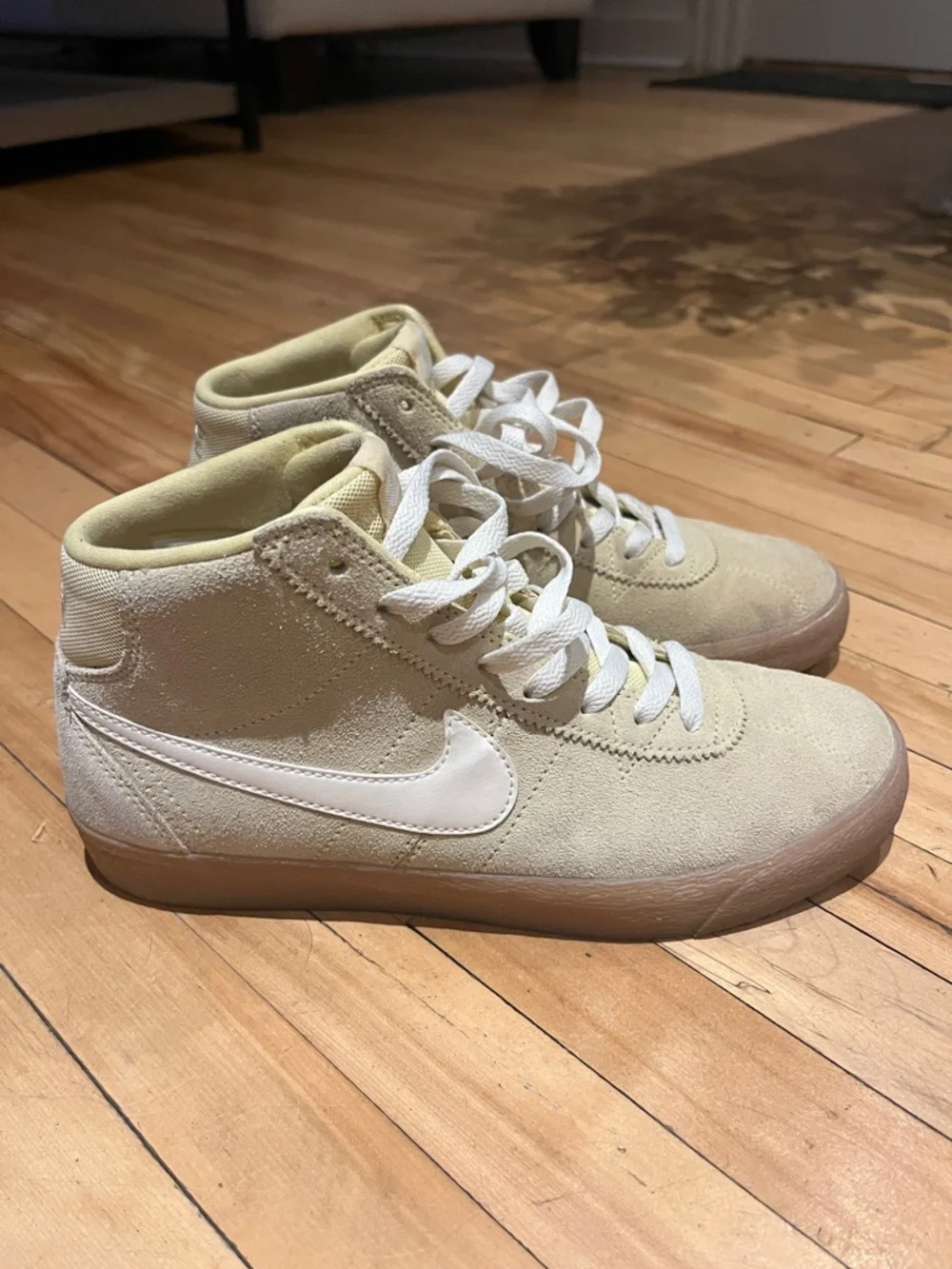 Nike Butter yellow high Top Sneakers with gum sole - Picture 1 of 4